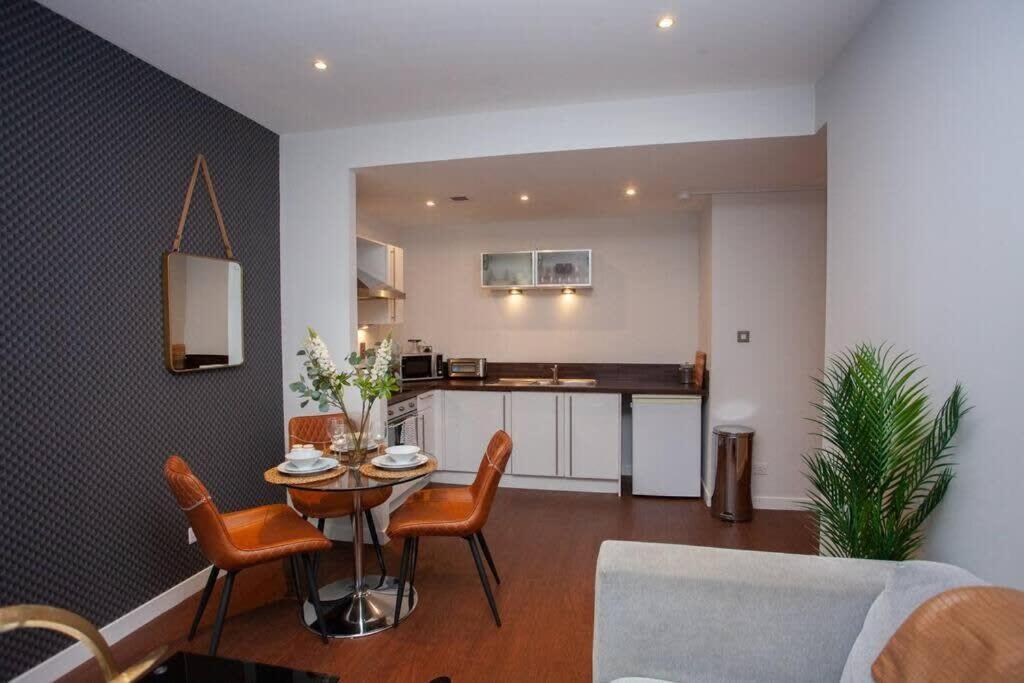 1 Bedroom Apartment In Very Central Location グラスゴー エクステリア 写真